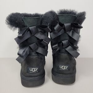 UGG Australia  BAILEY BOW SHORT BOOTS SUEDE US 5